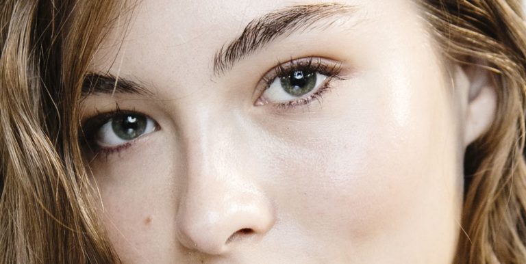 Read more about the article These Foundation Brushes Are Like FaceTune For Your Skin