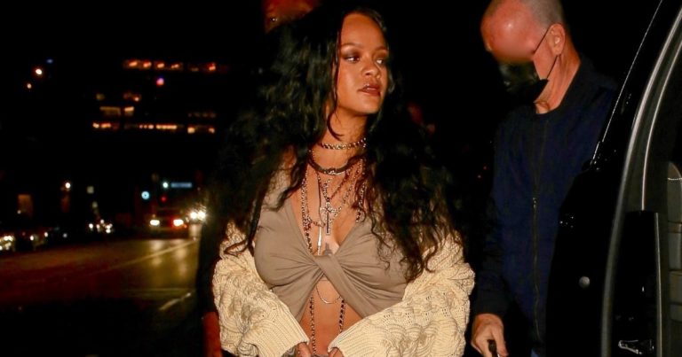 Read more about the article Rihanna Welcomes Fall in the Perfect Chunky Cardigan — Of